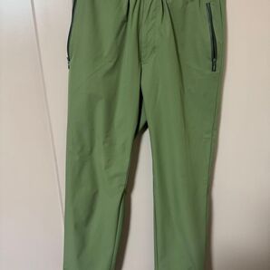 デサントポーズ パッカブルパンツ ストレッチスラックス 薄カーキ色
