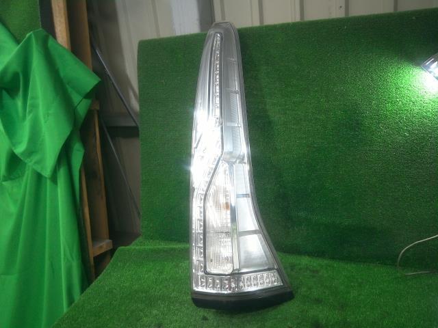 セレナ DAA-HFC26 右テールランプ ハイウェイスターG S-ハイブリッド MR20DD G41 26550-3JY0A