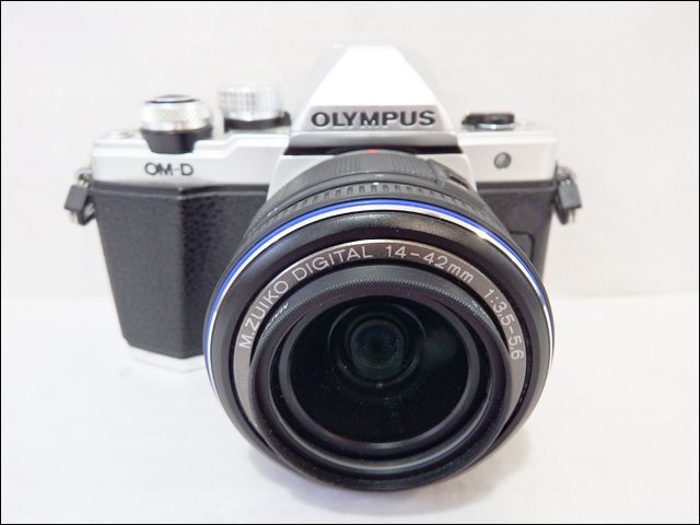 OLYMPUS OM-D ミラーレスカメラ14-42mmレンズ、40-150mm オリンパス、下開きの可動式3型液晶を搭載したミラーレス「OM-D