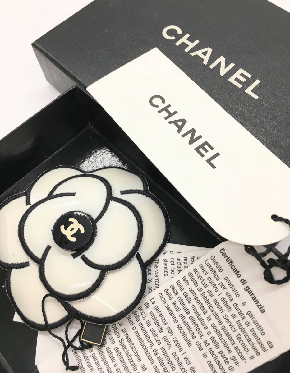 Yahoo!オークション -「chanel ブローチ 花」の落札相場・落札価格