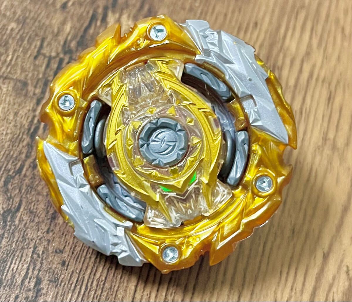 【新品未使用】ベイブレード　アルティメットヴァルキリー　金（ゴールド） ベイブレード【激レア 新品未開封 限定】ウイニングヴァルキリー