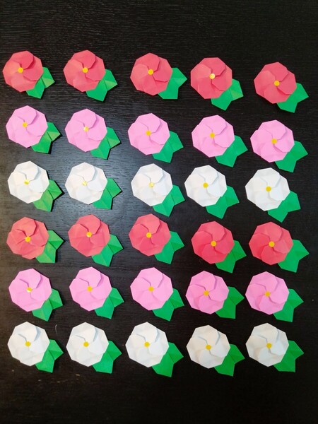 手作りハンドメイド折り紙細工★椿の花びら♪赤白ピンク3色各10個計30個 壁面飾、ラッピング、リース素材に