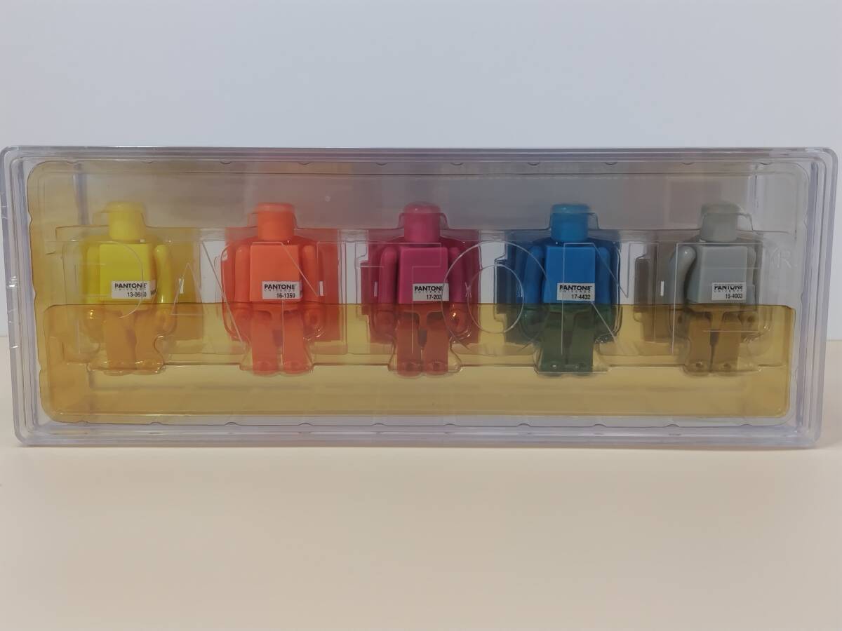 Yahoo!オークション -「pantone kubrick」の落札相場・落札価格 Yahoo!オークション -「pantone kubrick」の落札相場・落札価格