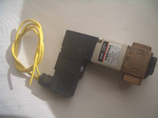 ソレノイドバルブ(電磁弁)SMC VNB114A 中古送料込み