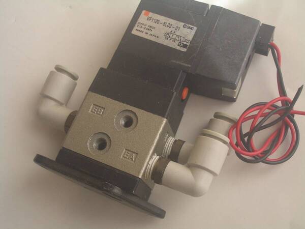 ソレノイドバルブ(電磁弁)SMC VF1120-5LOZ-01 中古送料込み
