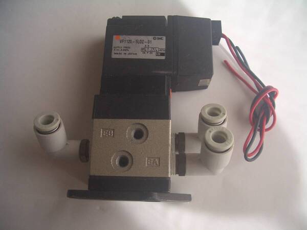 ソレノイドバルブ(電磁弁)SMC VF1120-5LOZ-01 中古送料込み No,3