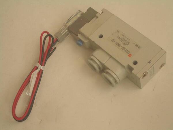 ソレノイドバルブ(電磁弁)SMC SYJ7123-5MZE-C8 中古送料込み No,1