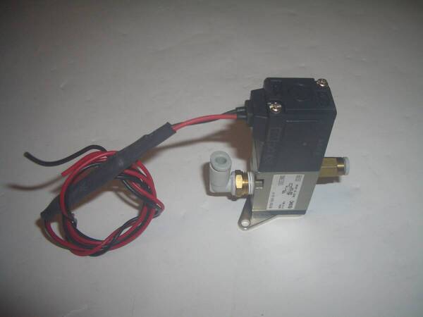 ソレノイドバルブ(電磁弁)SMC VK332-5HS-01-F 中古送料込み