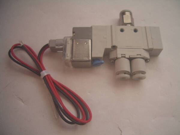 ソレノイドバルブ(電磁弁)SMC SY3120-5LOZE-C4 新古品送料込み