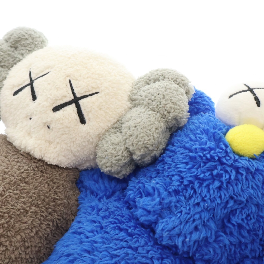 KAWS カウズ Seeing / Watching BFF Companion Plush 香港限定 コンパニオン ぬいぐるみ ブルー/グレー KAWS カウズ Seeing / Watching BFF Companion Plush 香港限定 コンパニオン ぬいぐるみ ブルー/グレー