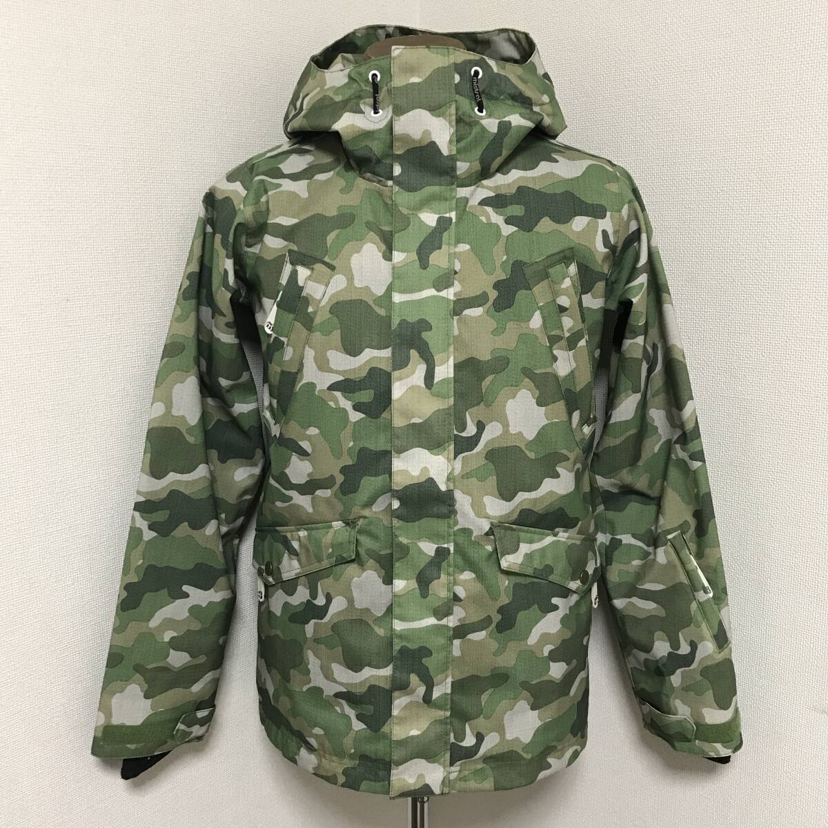 定番の中古商品 M ジャケット スノーウェア nomis 美品 ノーミス 迷彩 カモフラ Mサイズ