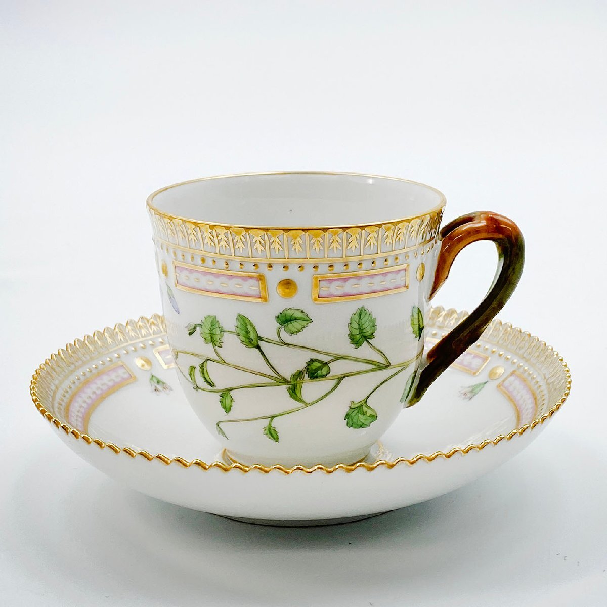 フローラダニカ Flora Danica コーヒーカップ＆ソーサー - 西洋陶磁器・テーブルウエア｜アルテサニア・ノーブレ Artesania  Noble