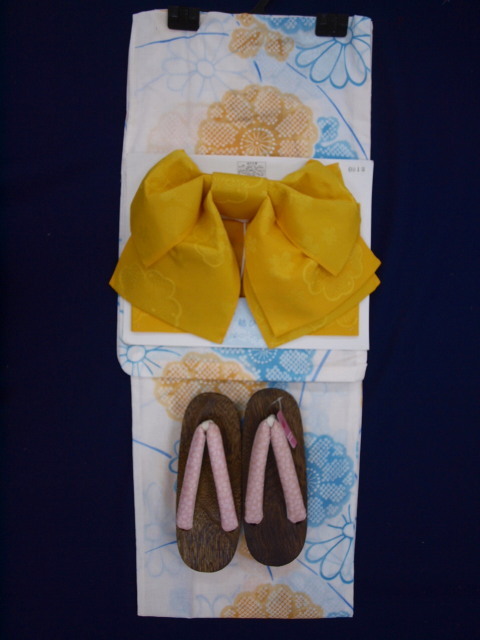 セール　0913　お買い得　かわいい浴衣３点セット　白地矢羽柄（レターパック不可