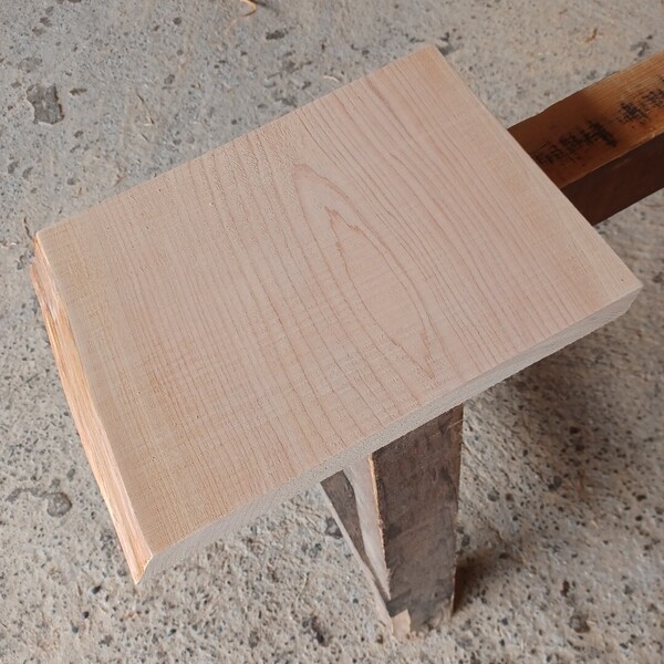 A-2012【22×31.8~32.1×3.5cm】 国産ひのき 片耳付板 まな板 看板 花台 一枚板 無垢材 桧 檜 DIY