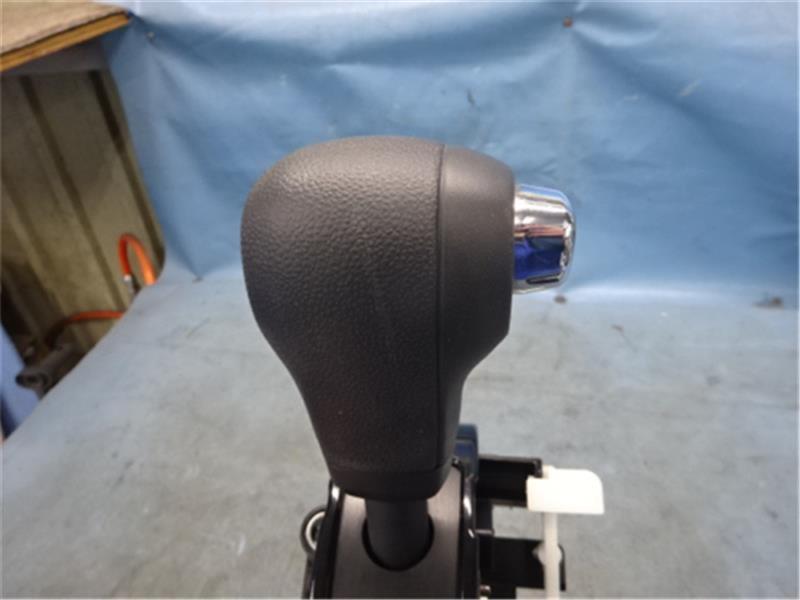 ダイハツ 純正 タント 《 LA600S 》 シフトレバー 33550-B2700-C1 P71100-24010635 ダイハツ 純正 タント 《 LA600S 》 シフトレバー 33550-B2700-C1 P71100-24010635