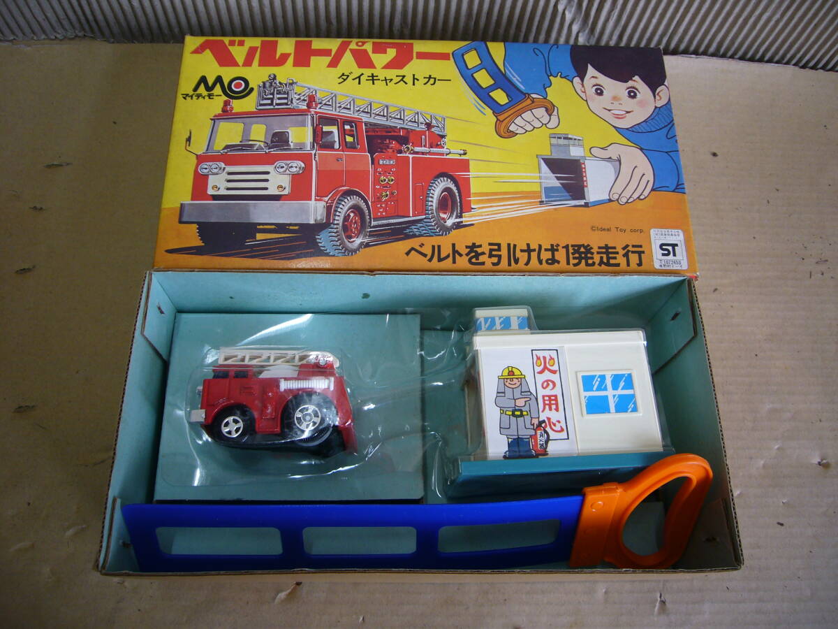 CORGI heritage Renault ダイキャスト ミニカー 消防車 CORGI heritage Renault ダイキャスト ミニカー 消防車 Amazon