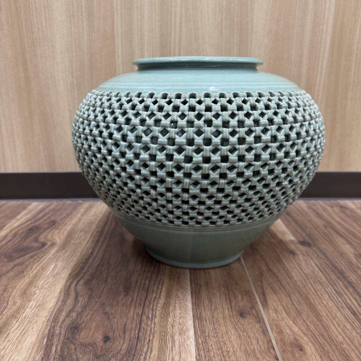 Yahoo!オークション -「高麗青磁 壺」(陶芸) (工芸品)の落札相場 Yahoo!オークション -「高麗青磁 壺」(陶芸) (工芸品)の落札相場