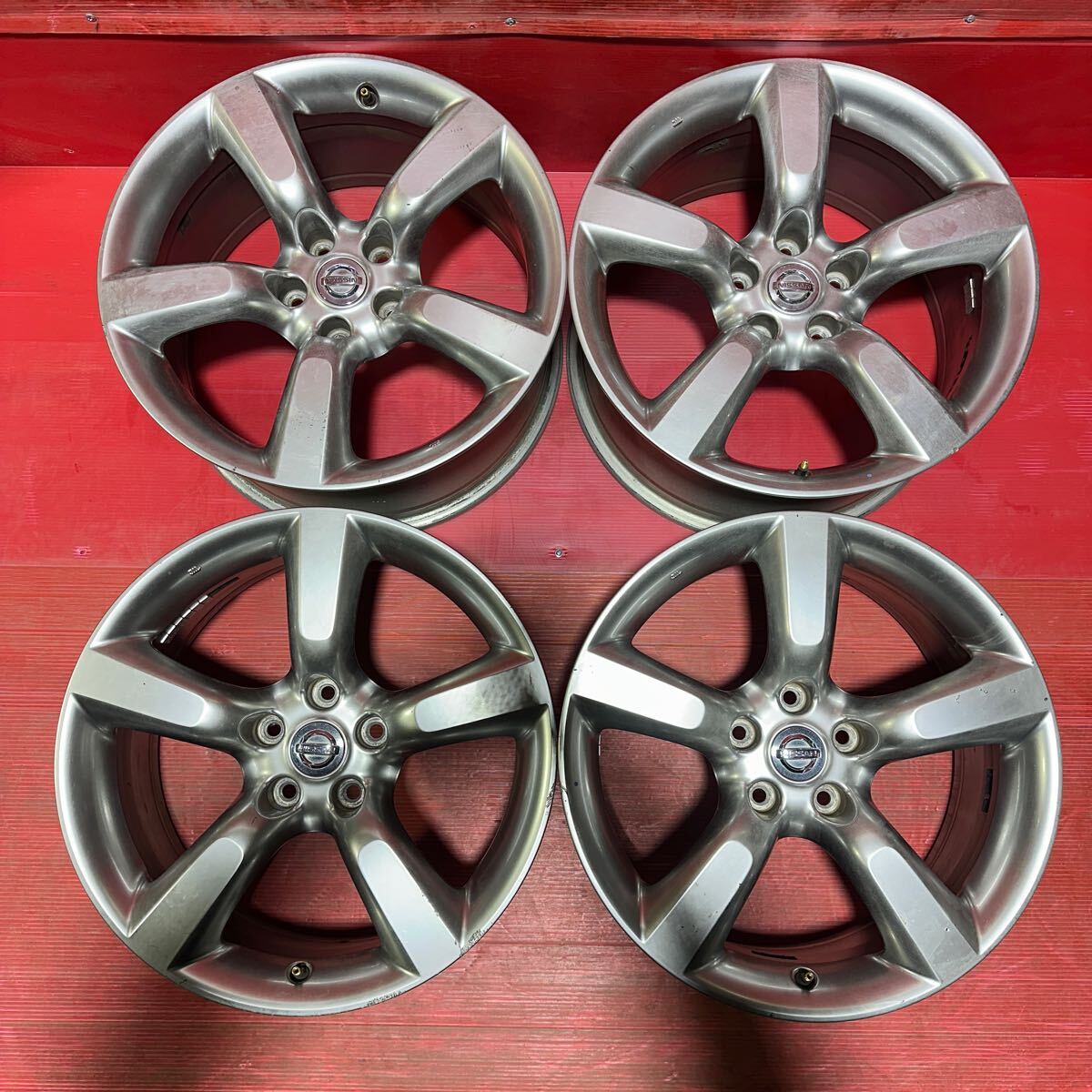 グロスブラック】ニッサン Z33 フェアレディZ 後期 純正 18in 8J