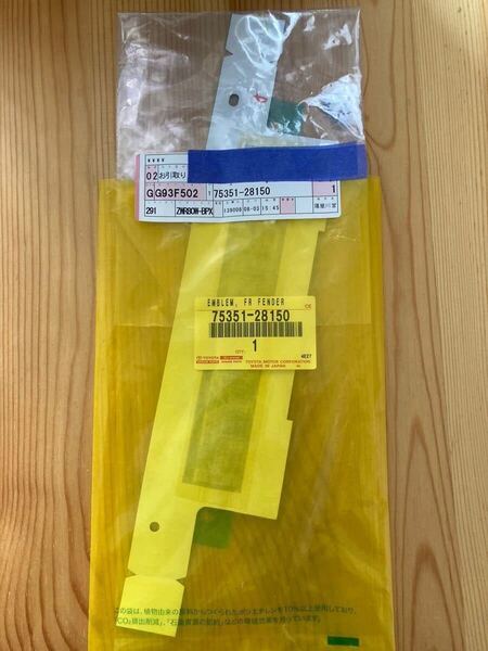 トヨタ純正 フロントフェンダー ハイブリッドエンブレム新品 80ヴォクシー、ノア他 75351-28150