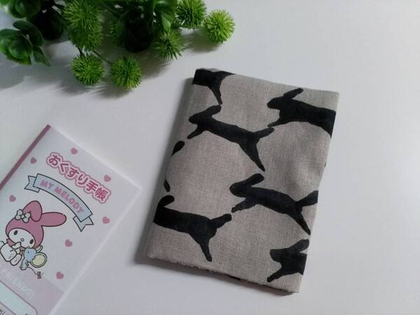 ハンドメイド☆お薬手帳カバー ミナペルホネン run run run ベージュ スリーピングローズ マルチケースカバー