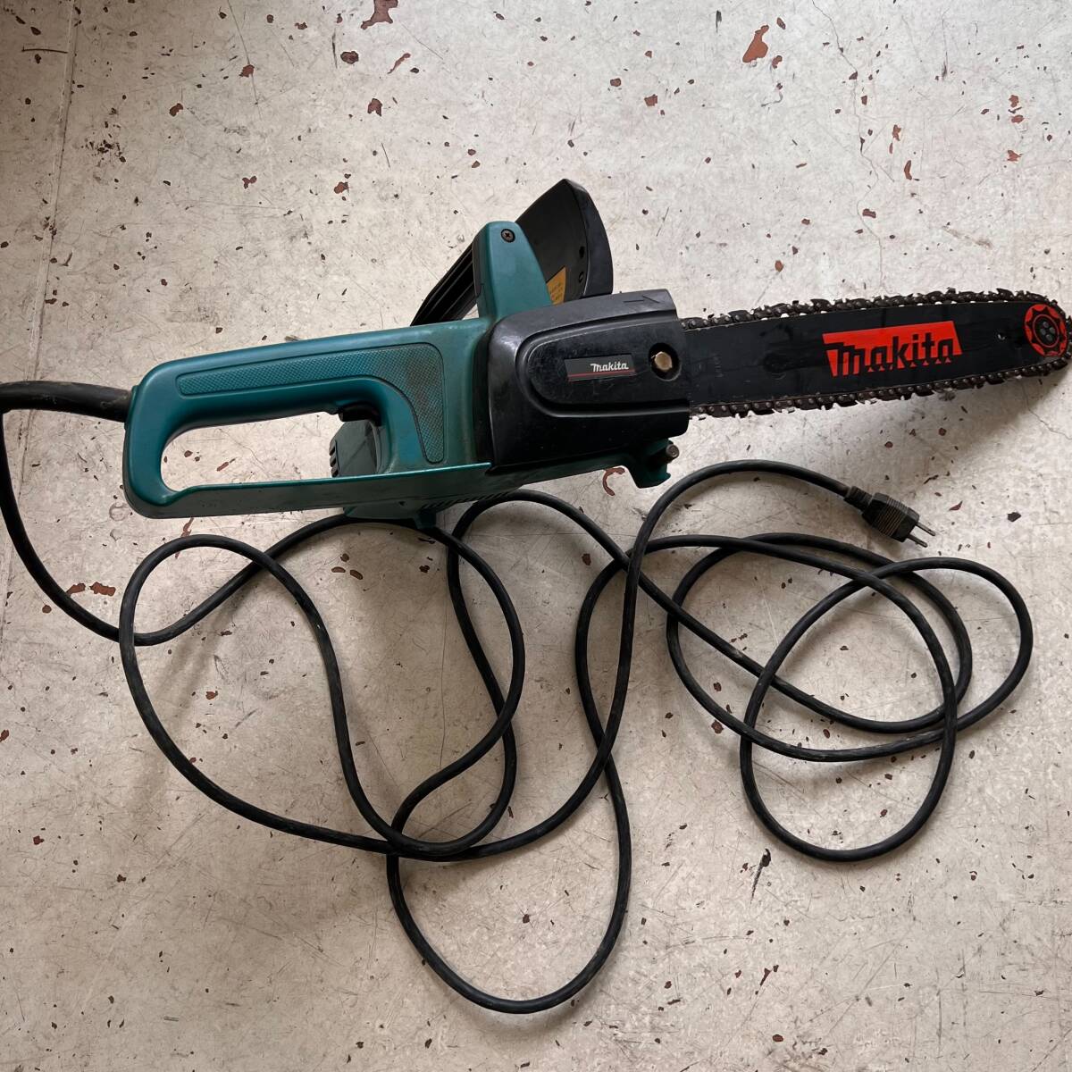 220-240 Volts Chain Saws 5016B - Makita