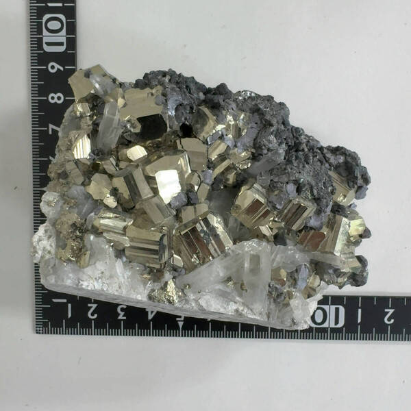 【E28335】 インドネシア産 水晶を伴う 黄鉄鉱 パイライト pyrite ペルー 天然石 鉱物 パワーストーン 原石