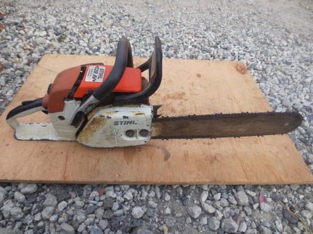 STIHL 028AV SUPER アイドリング回転数でソーチェーンが回りっぱ