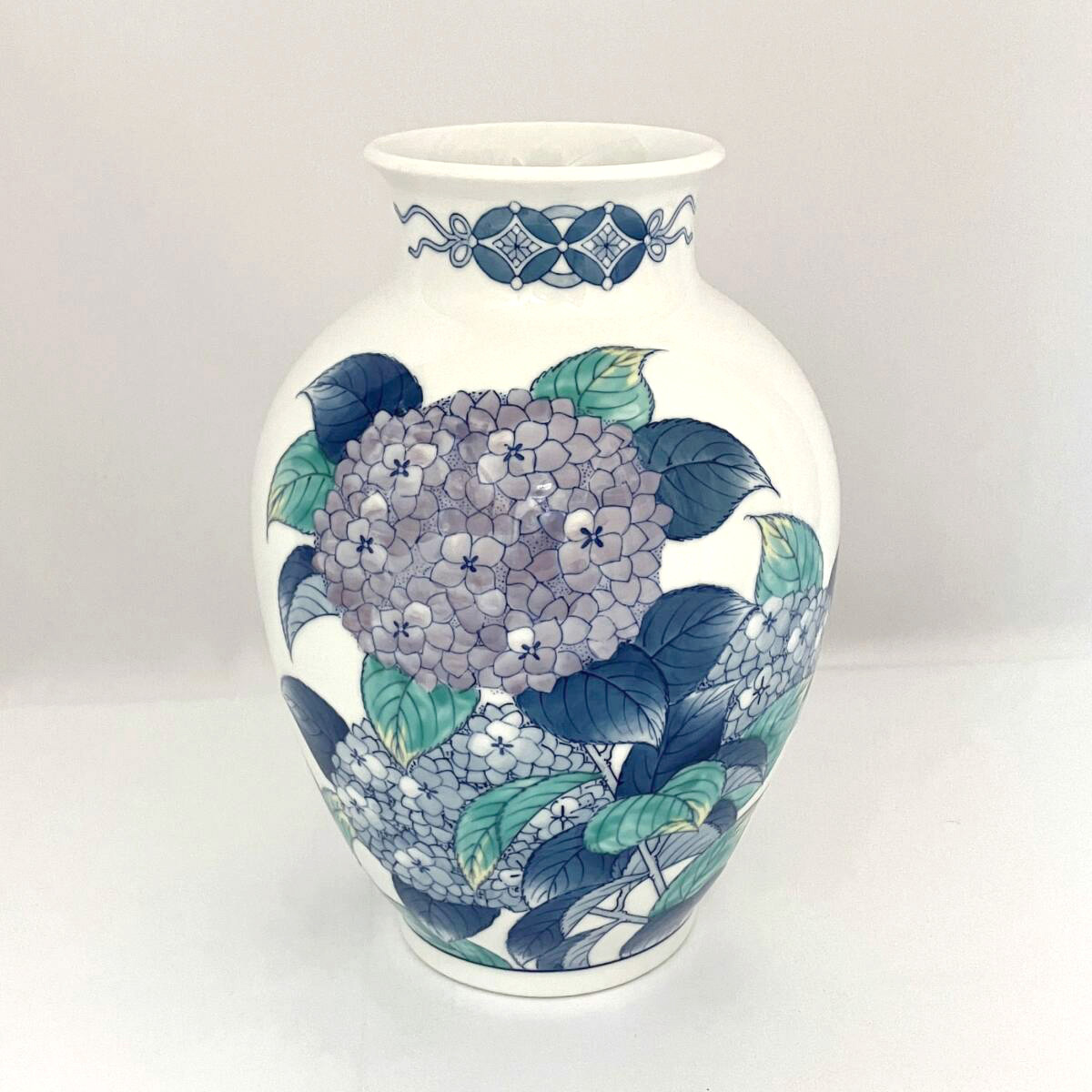 Yahoo!オークション -「鍋島焼 花瓶」(鍋島様式) (色絵)の落札 Yahoo!オークション -「鍋島焼 花瓶」(鍋島様式) (色絵)の落札