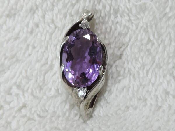 【質問欄より値下げ交渉可】美品・シルバーSILVER刻印有り・ペンダントトップ・紫石・カラーストーン付き・全縦25ミリ、横12ミリ・約 2.80g