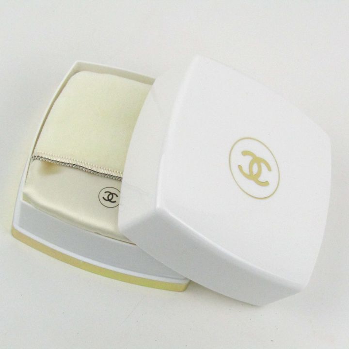 未使用　シャネルNo5 ルースボディパウダー　142g CHANEL 新品未開封 シャネル No.5 ルース ボディパウダー - メルカリ