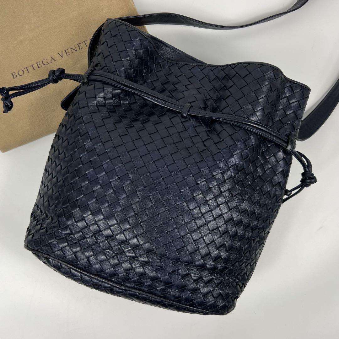 【美品】BOTTEGA VENETA ボッテガヴェネタ ショルダーバッグ 巾着 イントレチャート レザー ネイビー 紙タグ