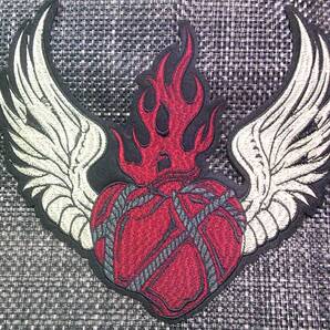 特大■《両翼縄巻アート赤心臓》■《羽 心臓 炎》 激渋デザイン 刺繍ワッペン◇アメリカ 二輪車 オートバイ バイク■洋服・衣類・衣服DIY