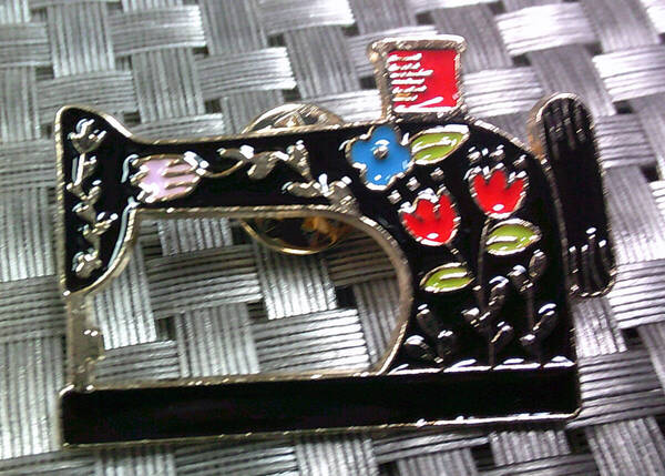 《PN花柄萌ミシン》■新品 ◇裁縫好き フランス■pin collection■金属ピンバッジ バッチ■おしゃれ ファッション.Music 音楽