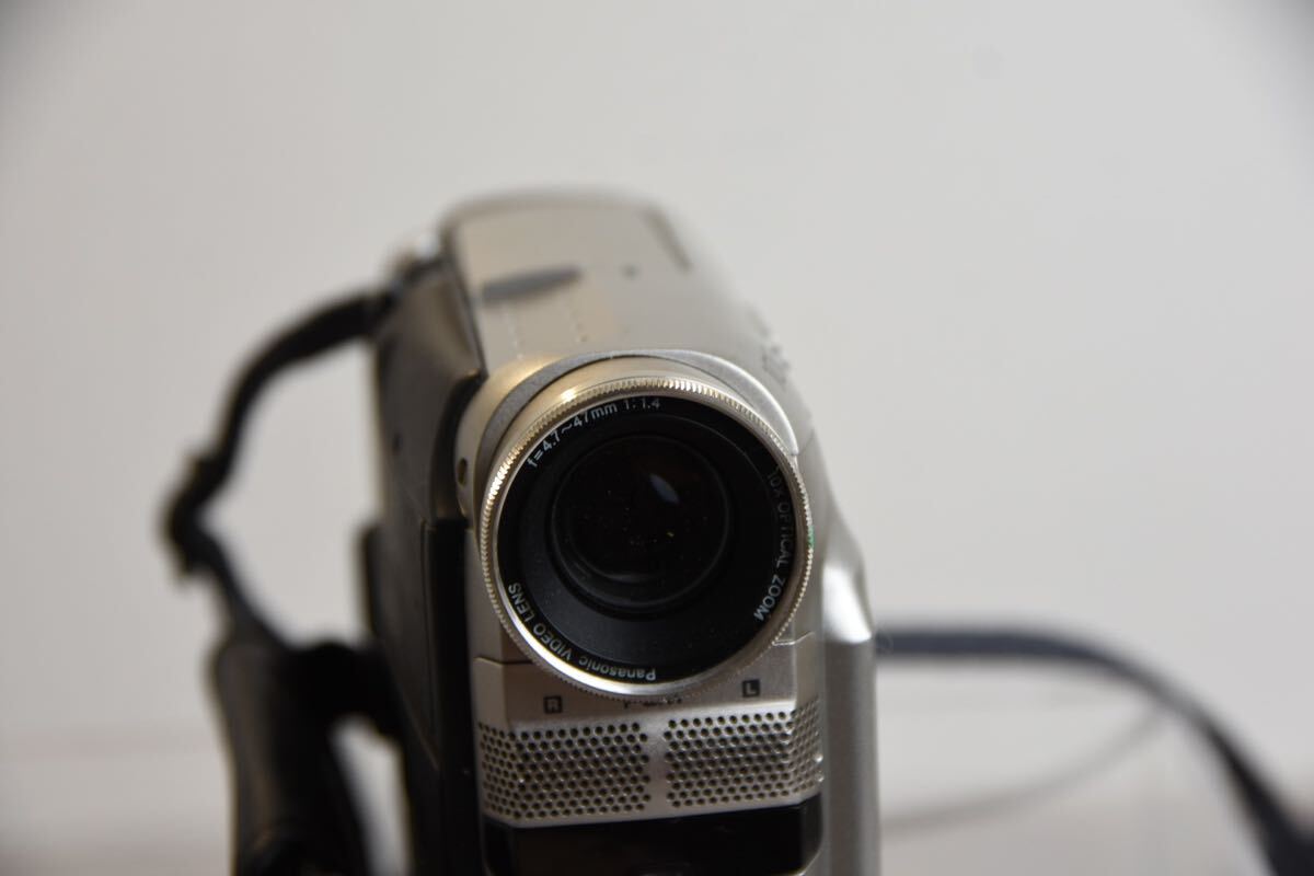 Panasonic　デジタルビデオカメラ　ハンディカムHDC-SD1 Panasonic HDC-SD1 AVCHD 3CCD High Definition SD/SDHC HDCSD1 B&H