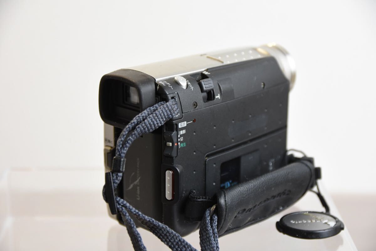 Panasonic　デジタルビデオカメラ　ハンディカムHDC-SD1 Panasonic HDC-SD1 AVCHD 3CCD High Definition SD/SDHC HDCSD1 B&H