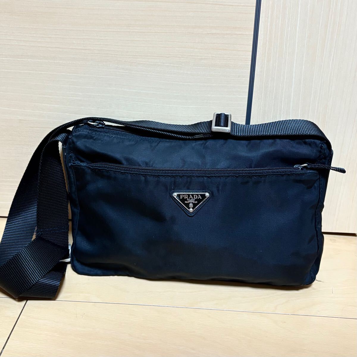 Yahoo!オークション -「prada プラダ レザー カメラバッグ Yahoo!オークション -「prada プラダ レザー カメラバッグ