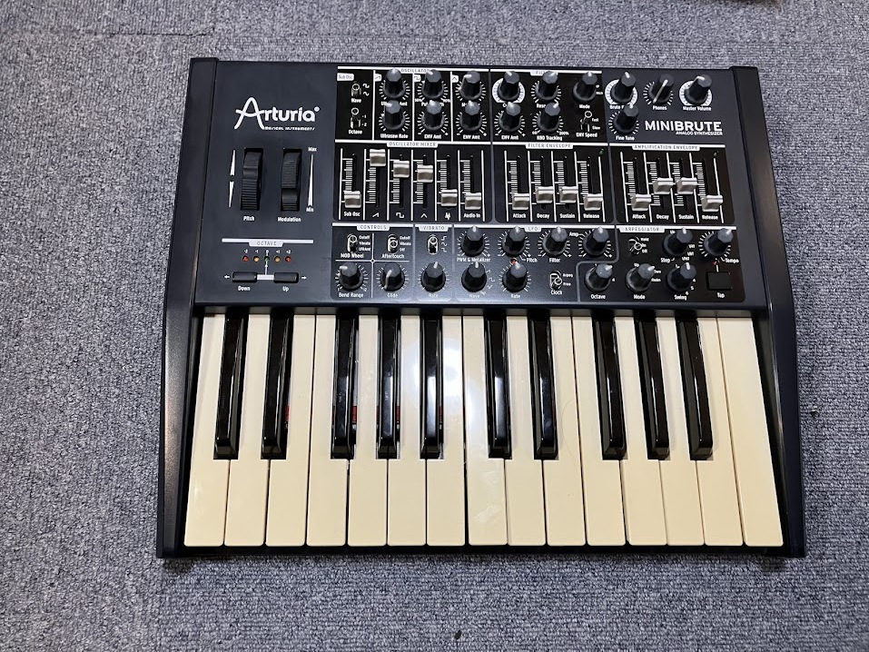 Arturia MiniBrute 2 | シンセ・キーボード,ARTURIA