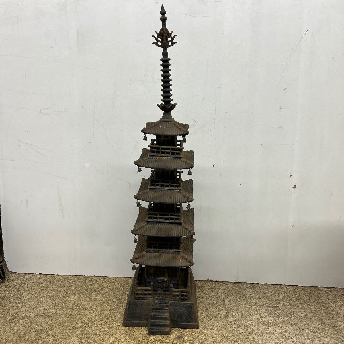 Yahoo!オークション -「五重の塔」(金属工芸) (工芸品)の落札 Yahoo!オークション -「五重の塔」(金属工芸) (工芸品)の落札