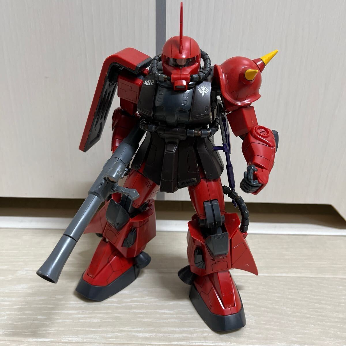 MS-06R-2ザクII ジョニー・ライデン少佐機 (1/100) (ガンプラ
