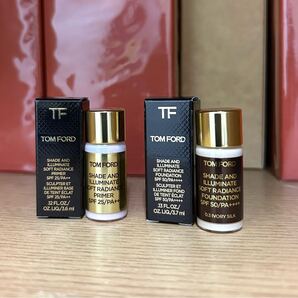 《送料無料》トムフォード シェイド アンド イルミネイト ソフト ラディアンス プライマー SPF 25 3.6ml & ファンデーション SPF 50 3.8ml