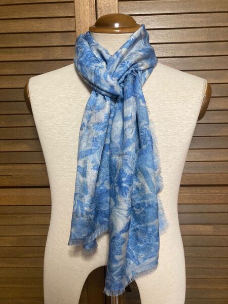 新品 アルテ(伊) ストール カシミア70%シルク30% 薄手春秋、夏の冷房対策にも 水色花柄モチーフ ユニセックス 定価3.3万円