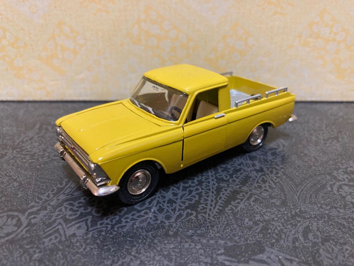 Amazon | Greenlight 1/64 チェッカーモータース マラソン A11