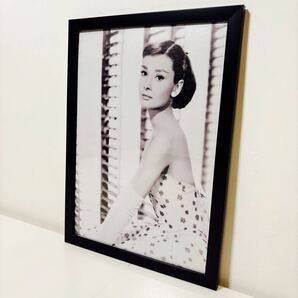 【額付きポスター】オードリー・ヘプバーン Audrey Hepburn⑤(新品)