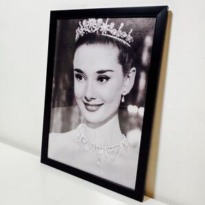 【額付きポスター】オードリー・ヘプバーン Audrey Hepburn⑨(新品)