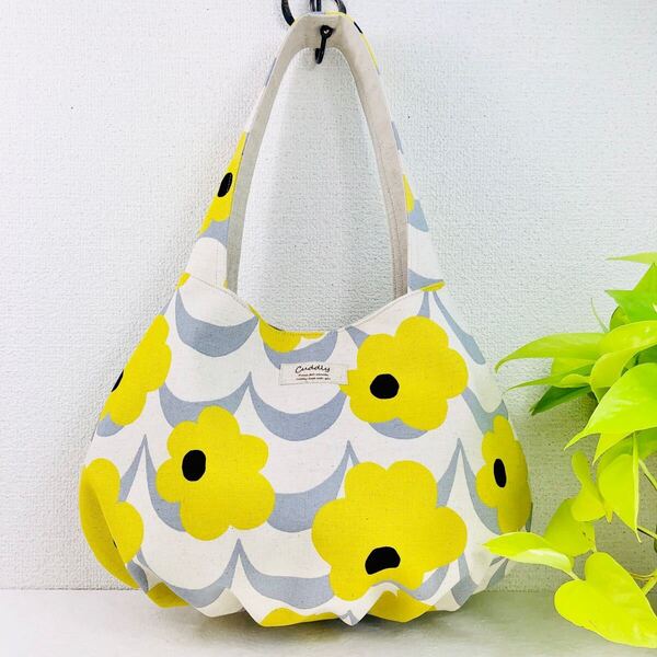 * お花のワンハンドルバッグ ハンドメイド アプリコット グラニーバッグ トートバッグ 肩掛けバッグ ふんわり