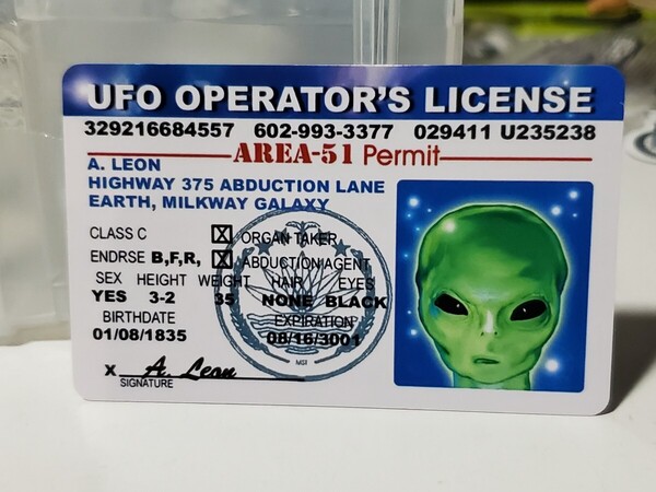 宇宙人の免許証│エリア51│免許証おもちゃ│ユニークトイ│アメリカン海外雑貨│インポート品
