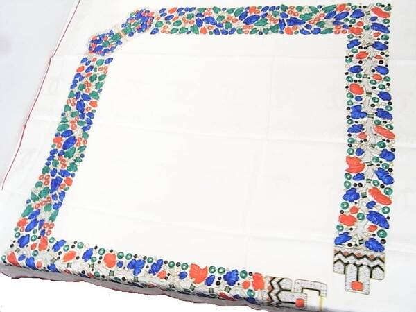 ☆美品☆カルティエ シルク製大判スカーフ 88×85 ジュエリー柄 宝飾