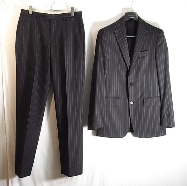 size44☆極美品☆フェラガモ シルク混2釦スーツ ブラック系ストライプ