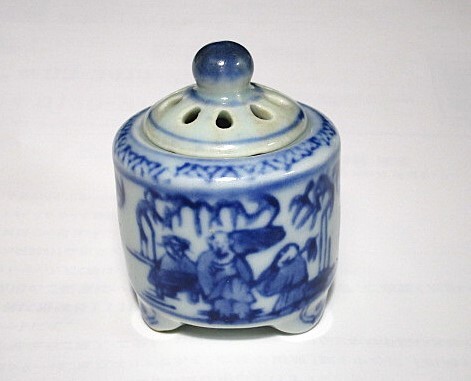 陶器製 白青磁 香炉 香合 義一作 淡い青色 香盒 元箱付き 陶器製 白青磁 香炉 香合 義一作 淡い青色 香盒 元箱付き 香炉 青磁