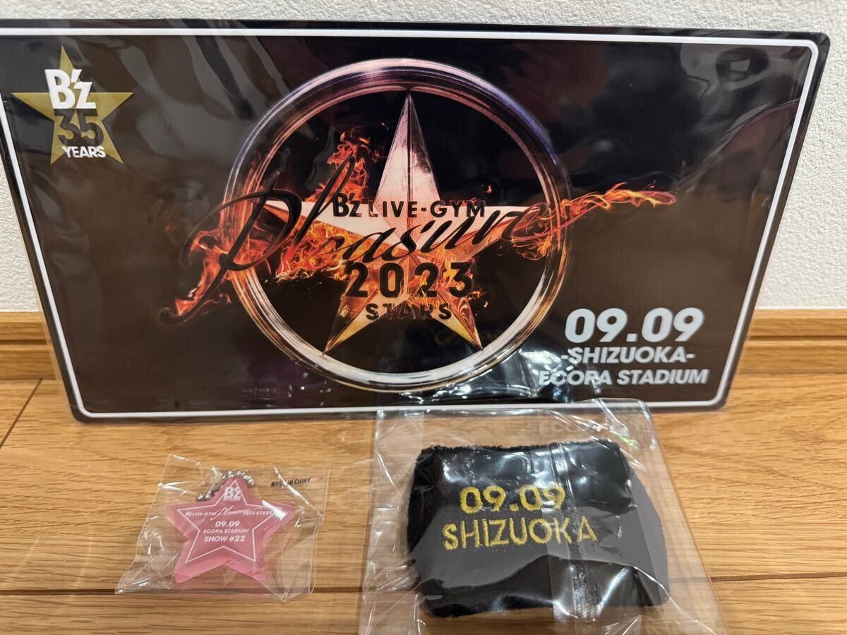 B'z ガチャ 会場限定プレート キーホルダー - メルカリ